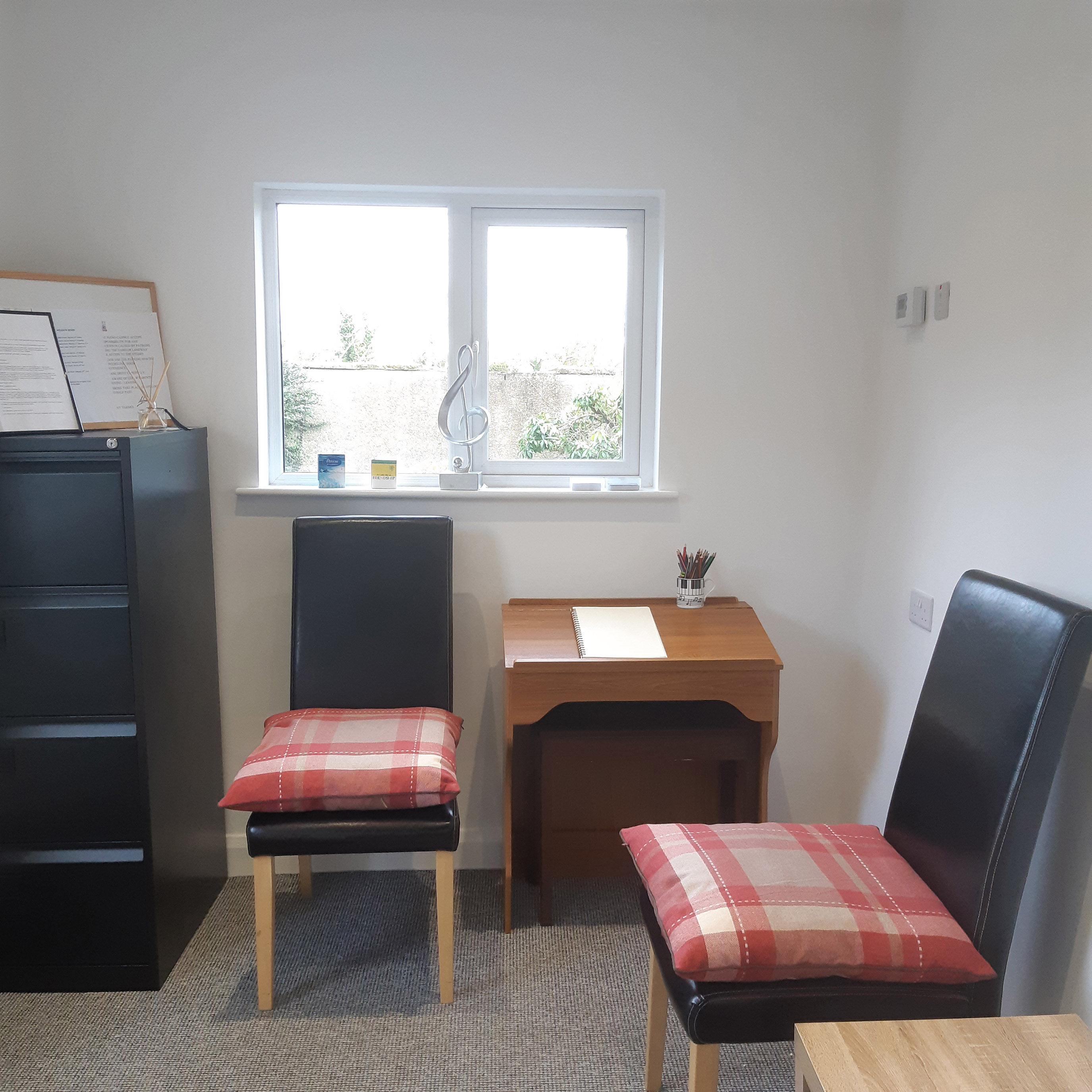 image of the reading waiting room at the Just Piano tuition studio