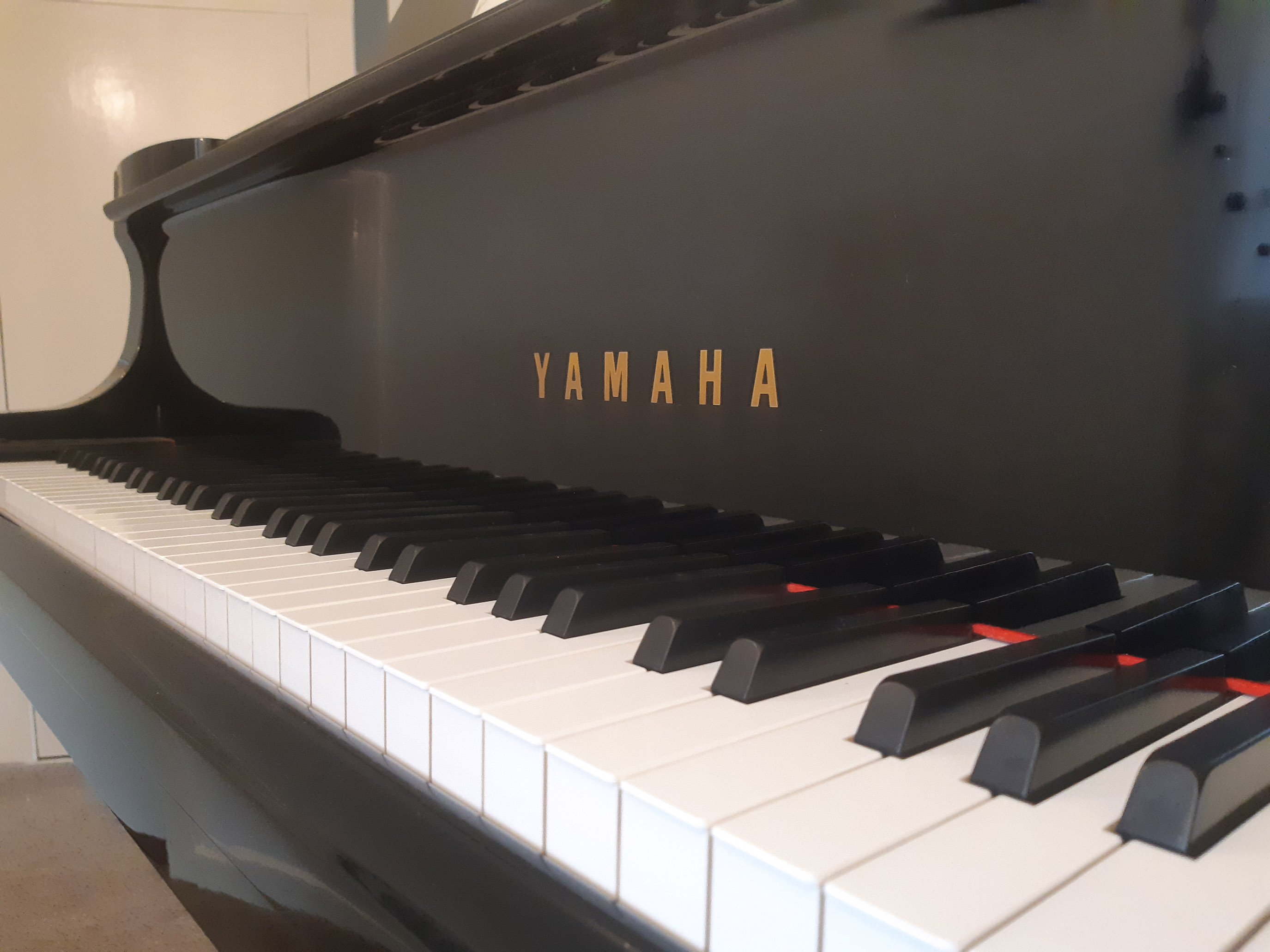 close up image of the Yamaha piano keys at the Just Piano tuition studio